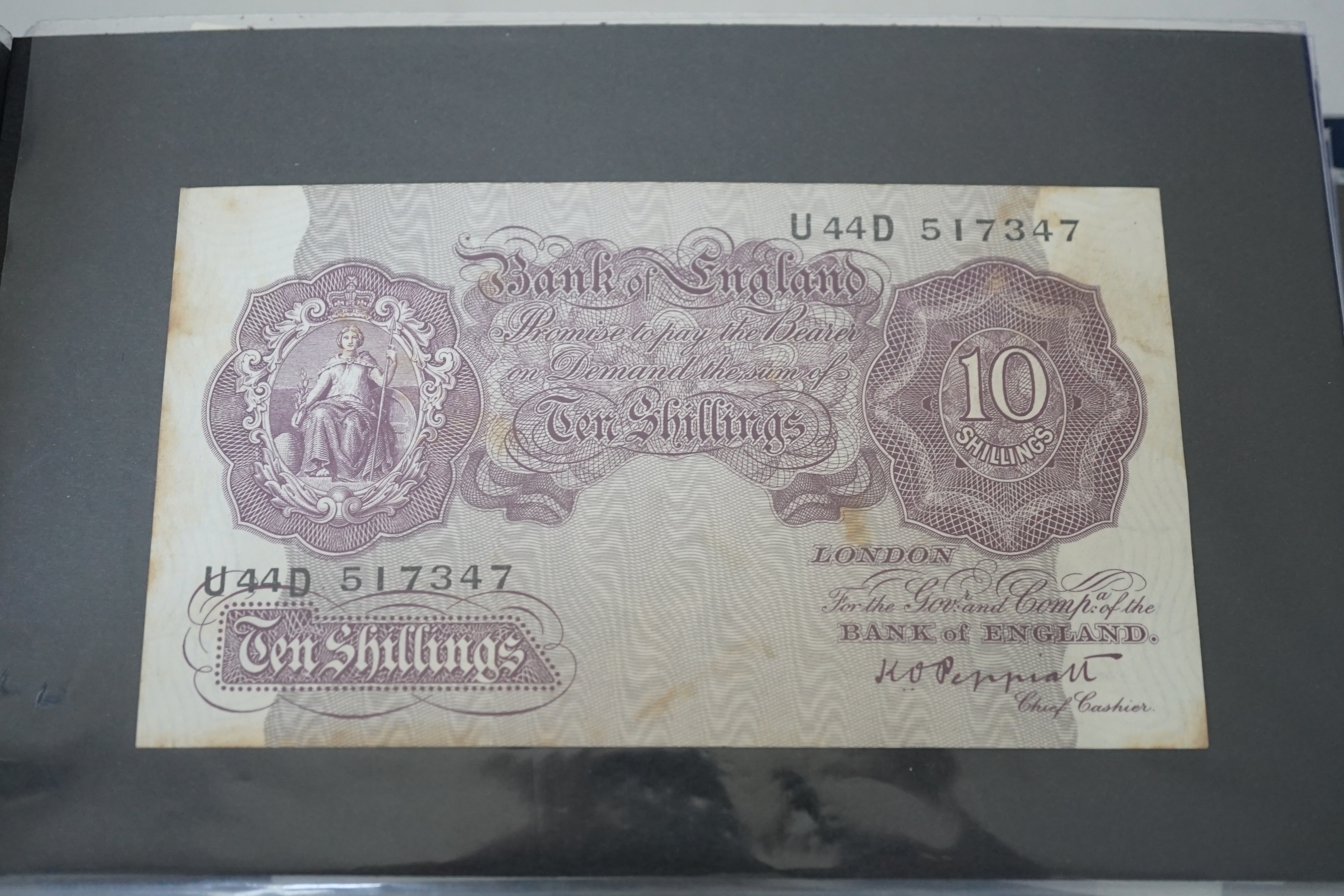 World banknotes, including Birmingham Bank One Guinea (poor), GRVI and QEII 10 shillings, £1, and £5, USA, Egypt, France, Algeria, Italy, Philippines, Russia etc.